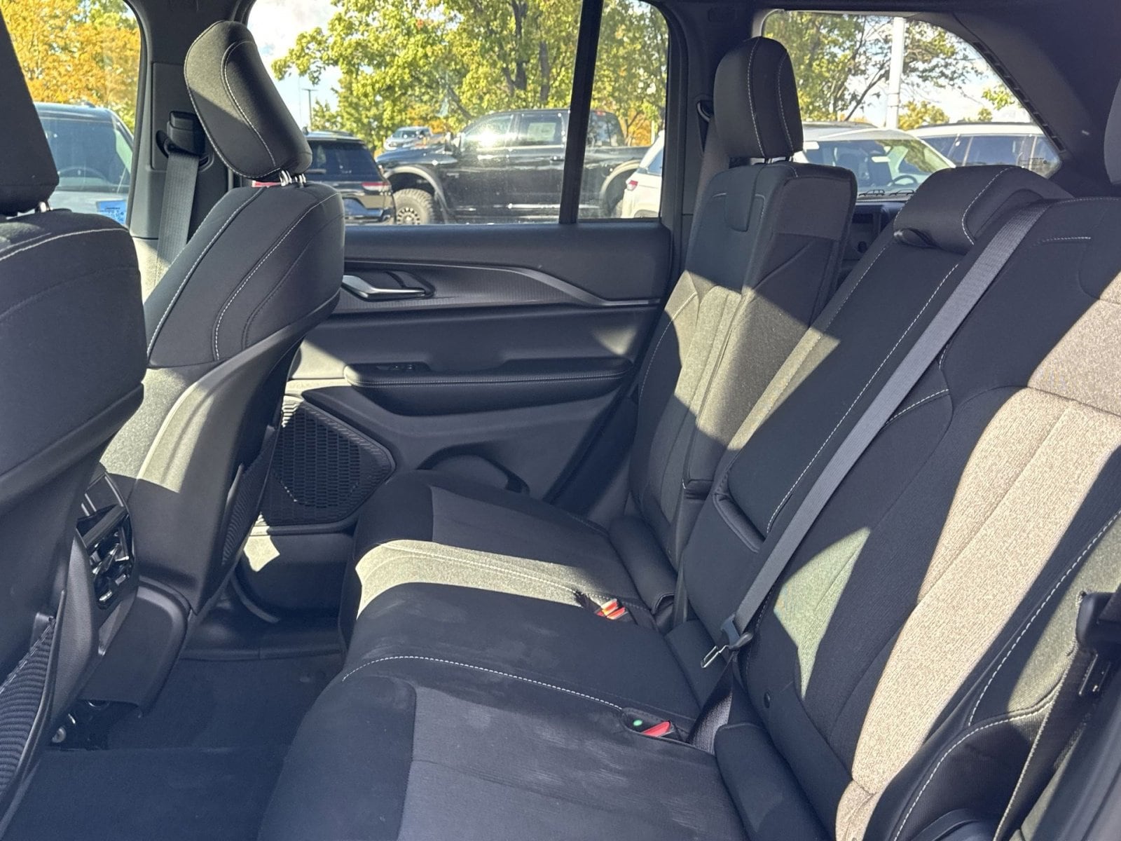 2025 Jeep Grand Cherokee Laredo - Photo 32