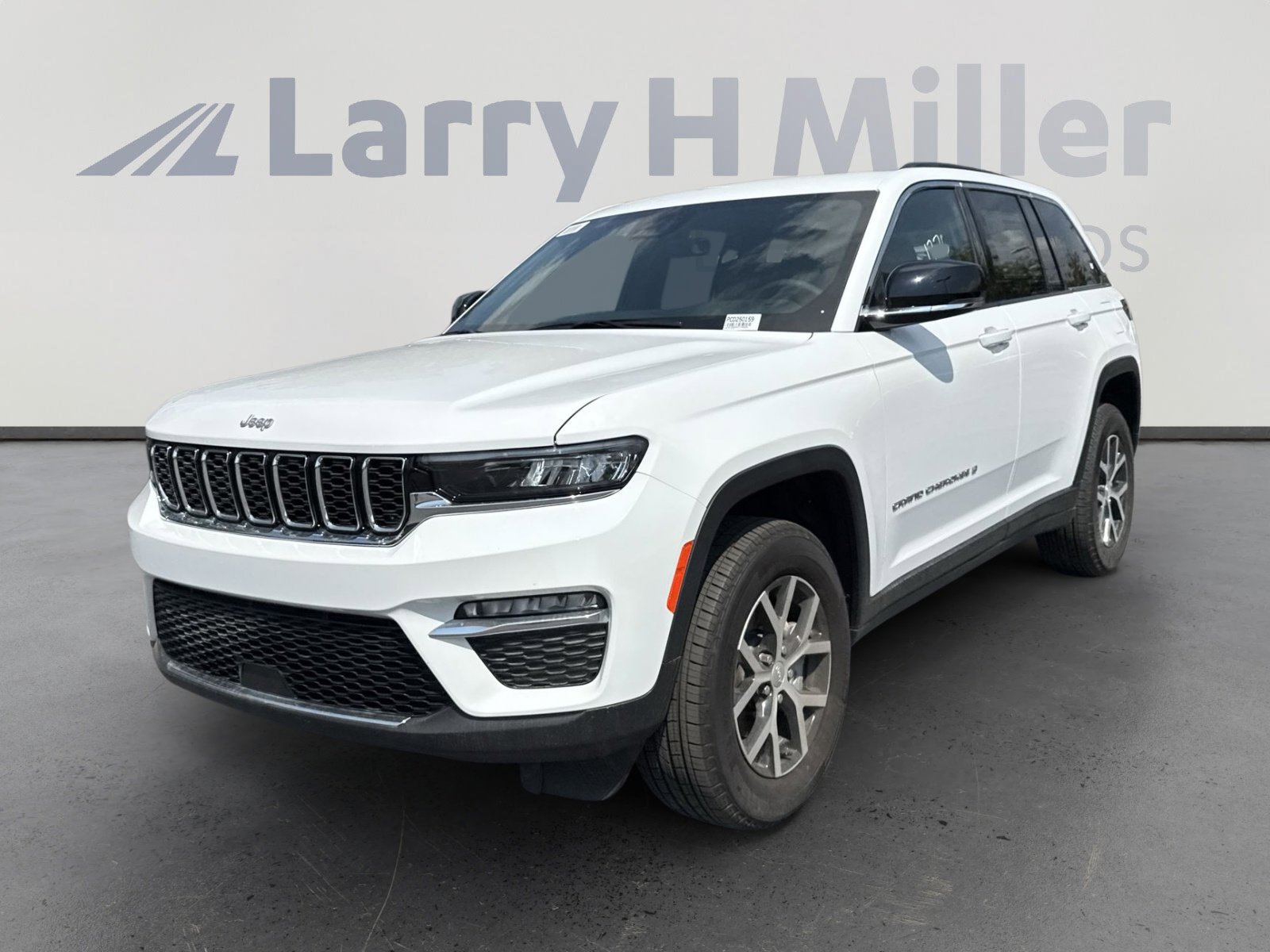 2025 Jeep Grand Cherokee Limited photo 3