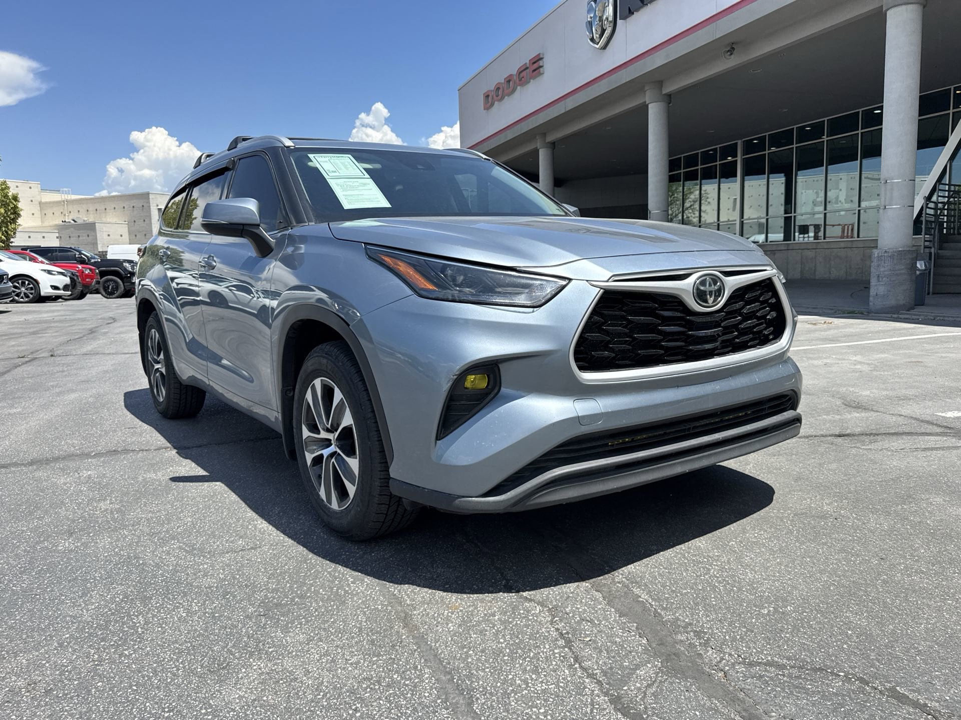 Used 2022 Toyota Highlander XLE with VIN 5TDGZRBH2NS175348 for sale in Sandy, UT