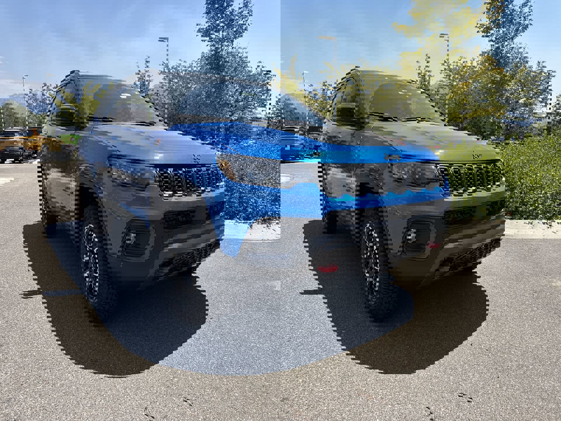 2025 Jeep Compass Trailhawk photo 2