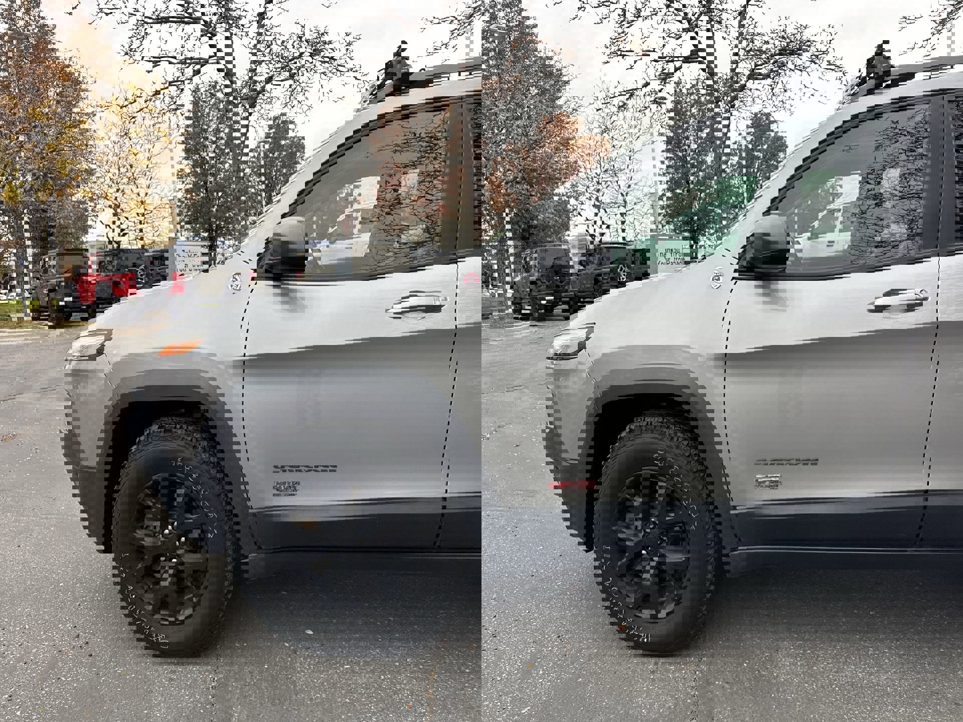 2016 Jeep Cherokee Trailhawk photo 2