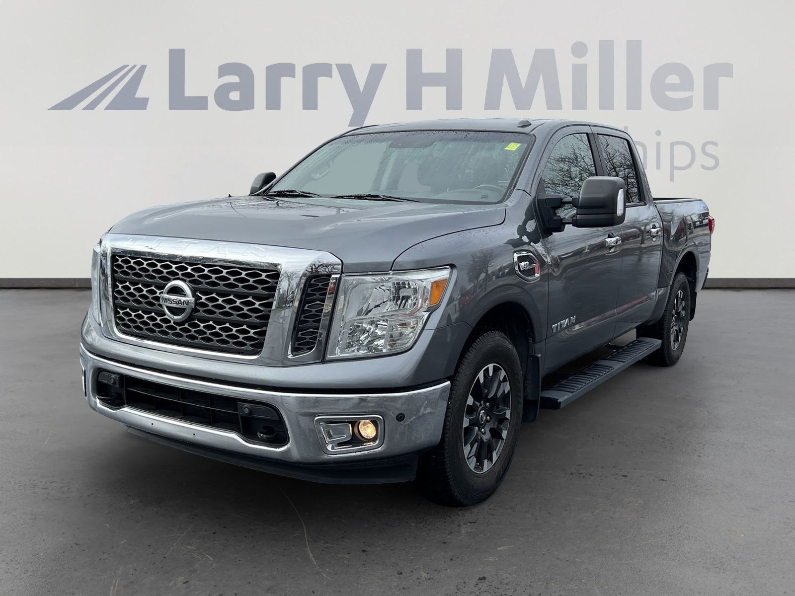 2017 Nissan Titan SV's photo