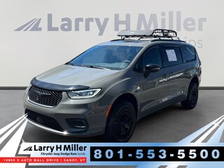 2023 Chrysler Pacifica Limited Van Passenger Van