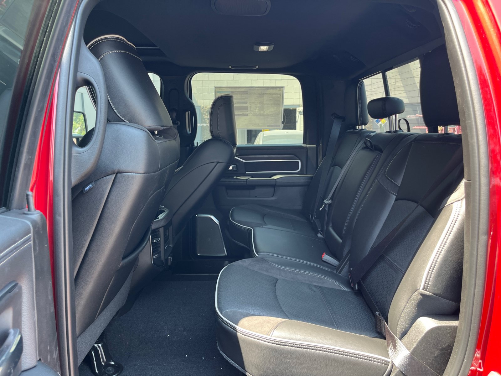 2026 RAM 3500 Laramie - Photo 24