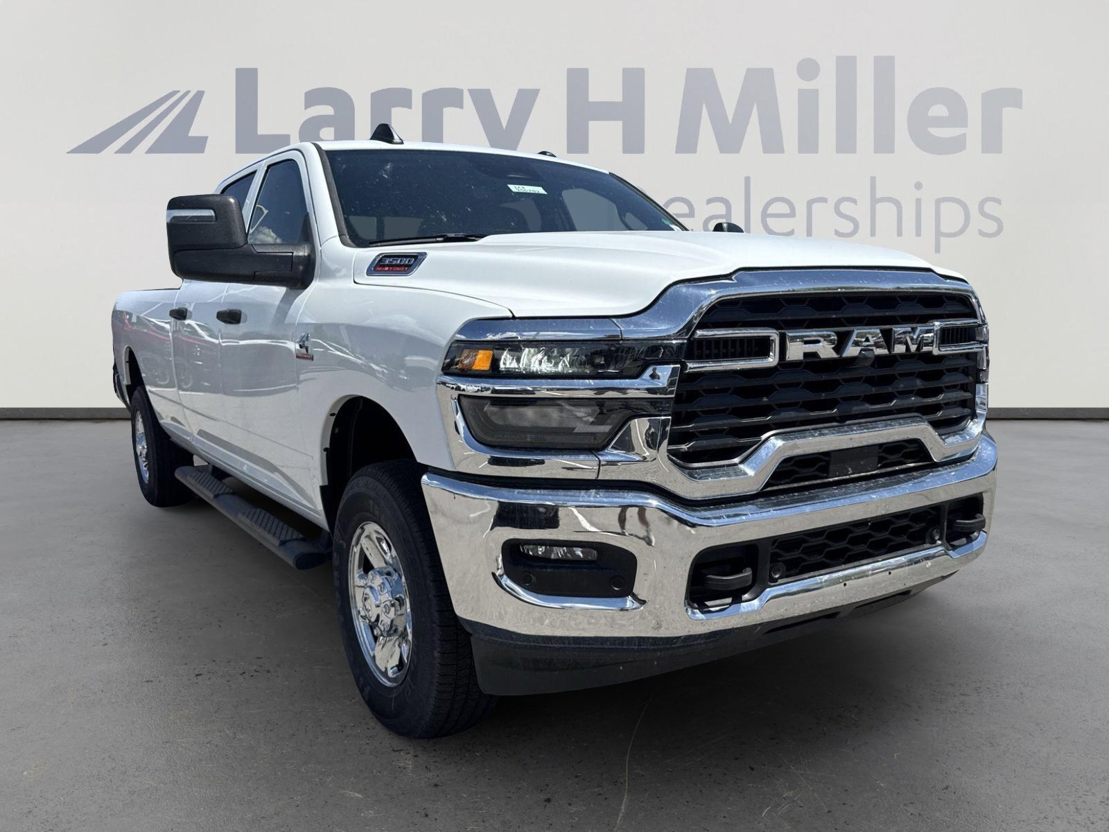 2025 Ram 3500 Tradesman photo 2