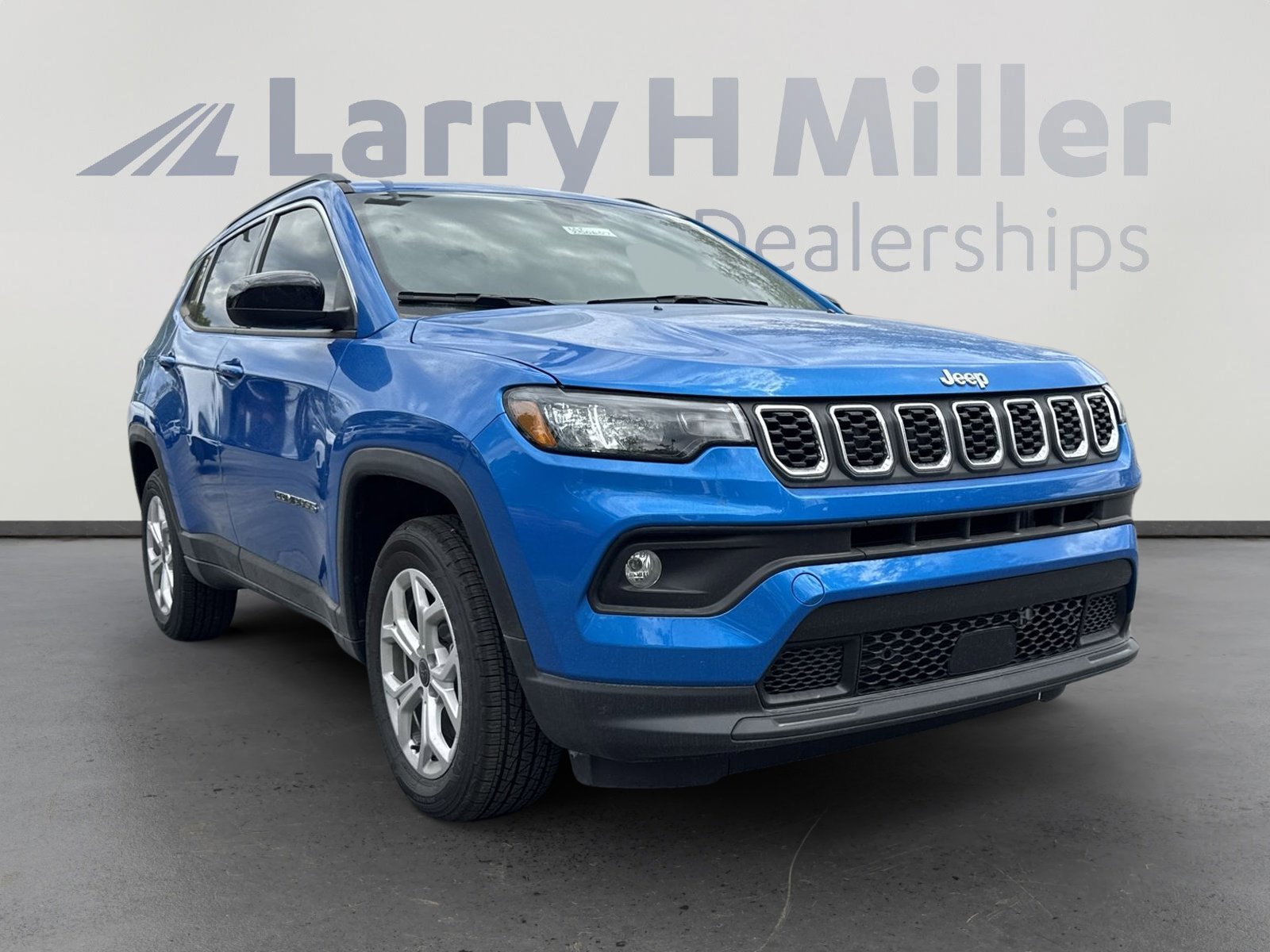 2025 Jeep Compass Latitude photo 2
