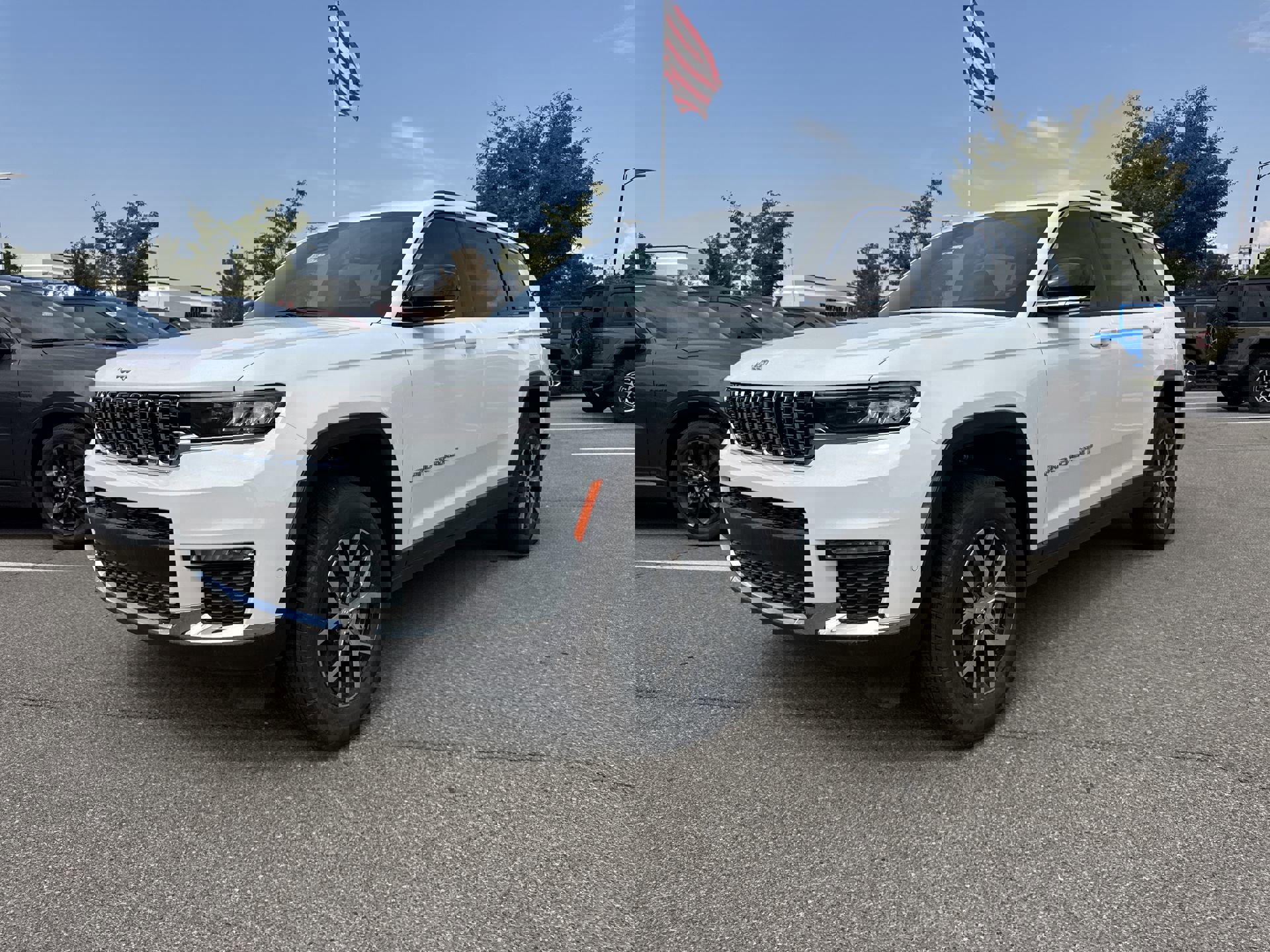 2025 Jeep Grand Cherokee Limited photo 3