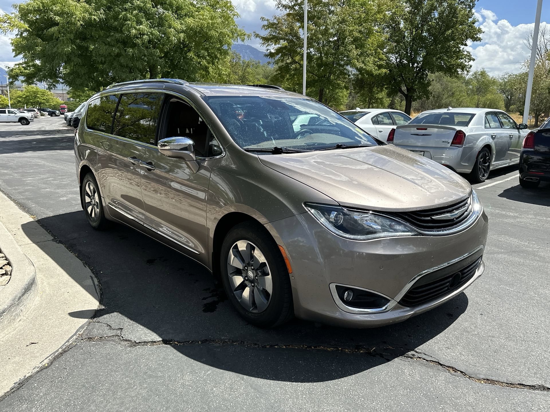 Used 2018 Chrysler Pacifica Hybrid Limited with VIN 2C4RC1N74JR129652 for sale in Sandy, UT