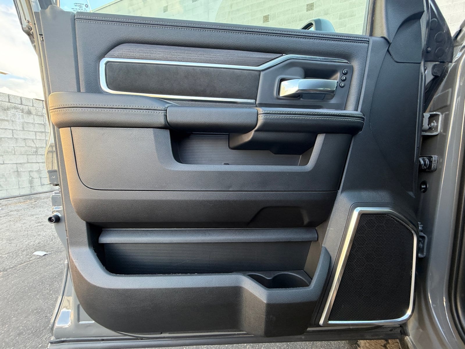 2026 RAM 2500 Laramie - Photo 17