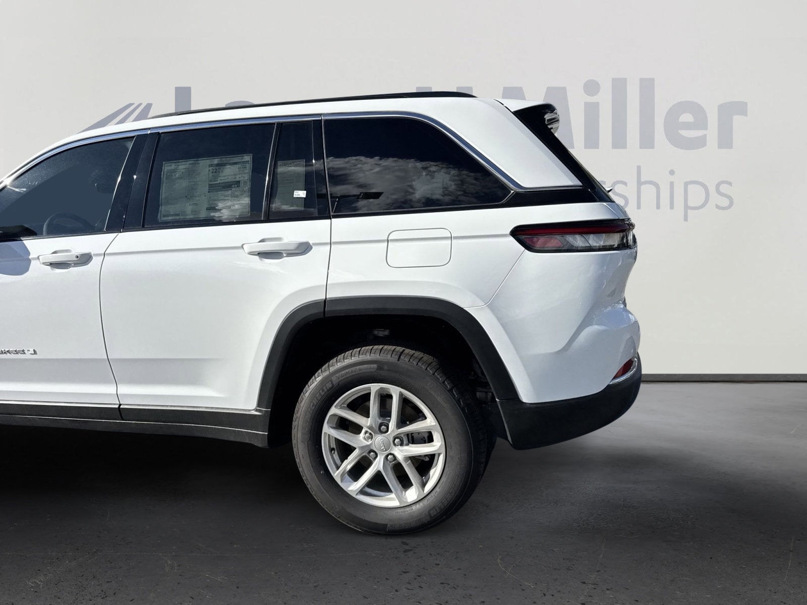 2025 Jeep Grand Cherokee Laredo - Photo 13