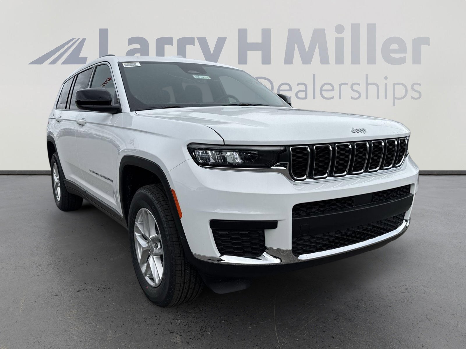 2025 Jeep Grand Cherokee Laredo X photo 2