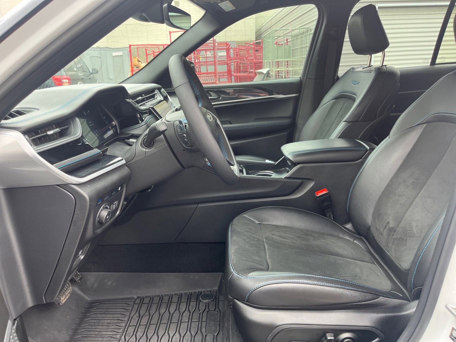 2025 Jeep Grand Cherokee Trailhawk 4xe - Photo 12