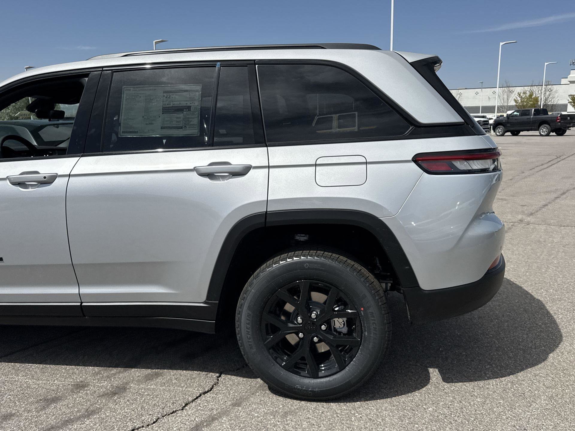 2025 Jeep Grand Cherokee Altitude - Photo 13