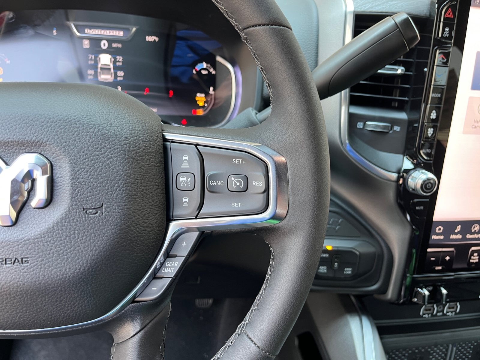 2026 RAM 3500 Laramie - Photo 14