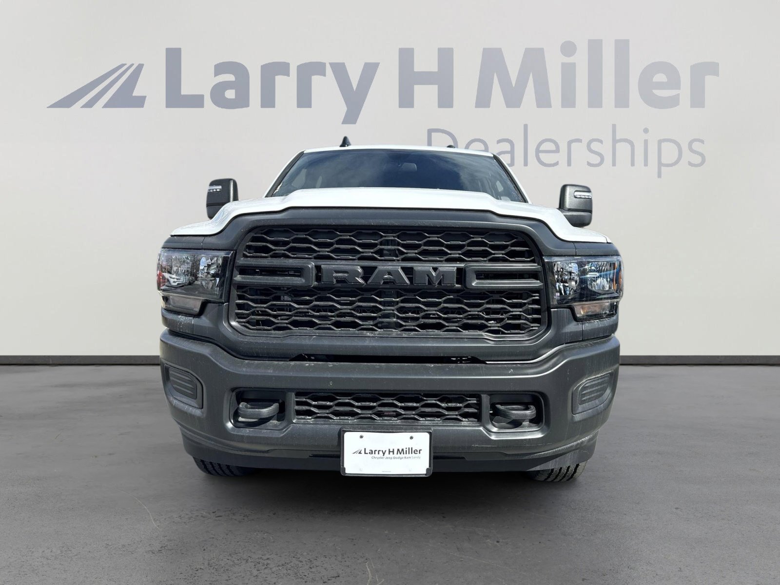 2023 Ram 3500 Tradesman photo 3