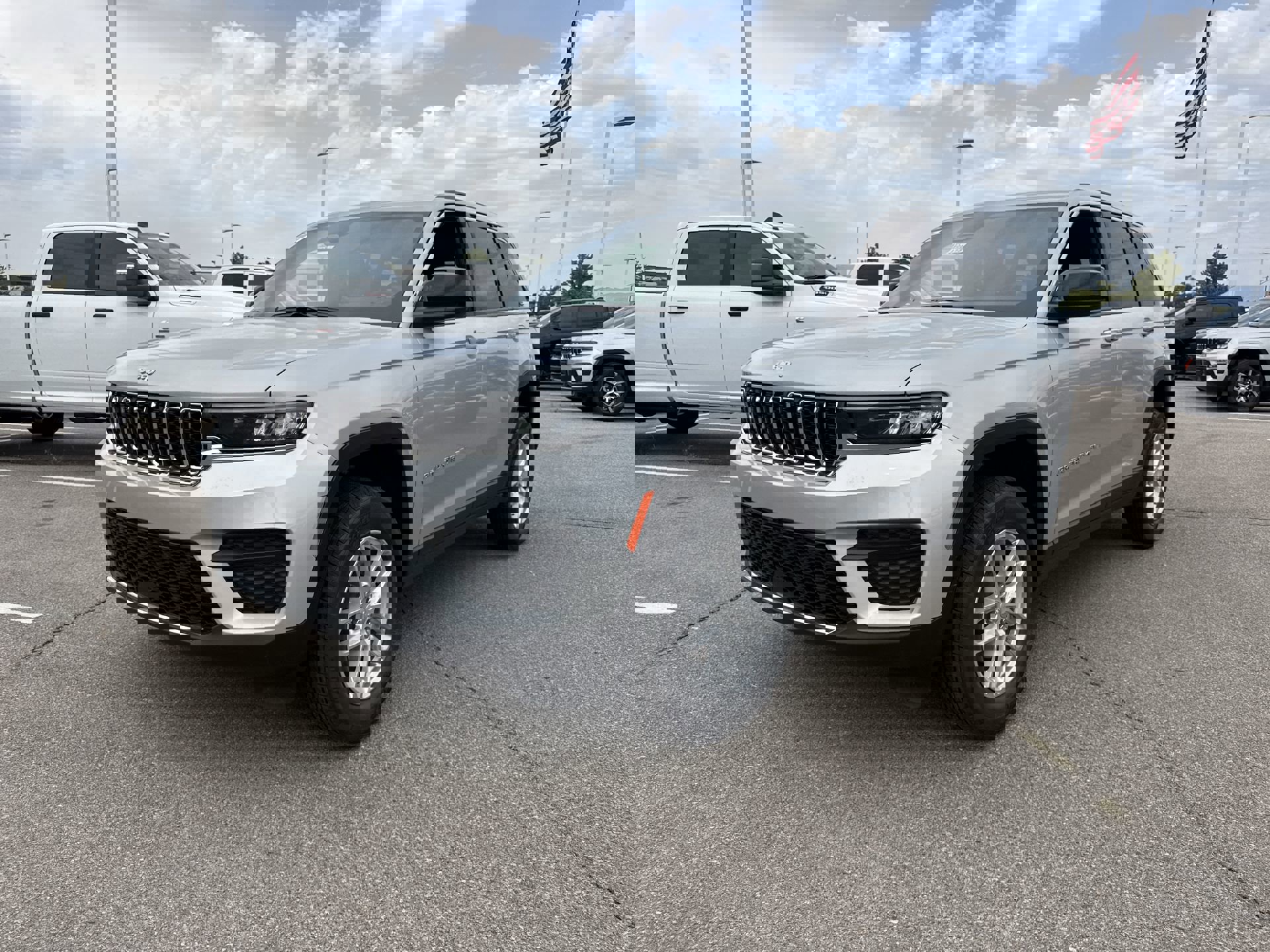 2025 Jeep Grand Cherokee Laredo X photo 4