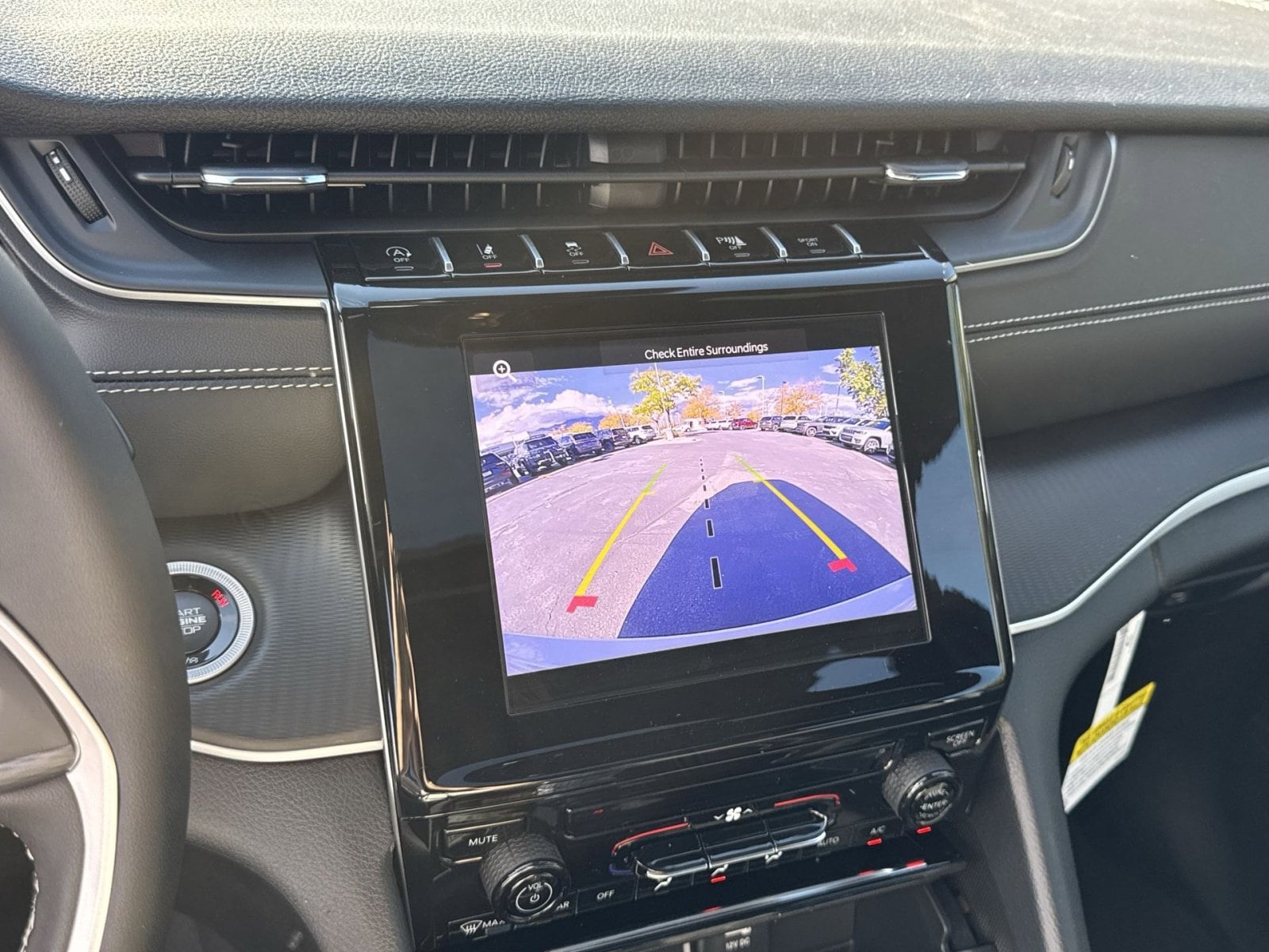 2025 Jeep Grand Cherokee Laredo - Photo 26