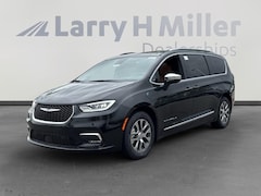 2025 Chrysler Pacifica Hybrid Pinnacle Passenger Van