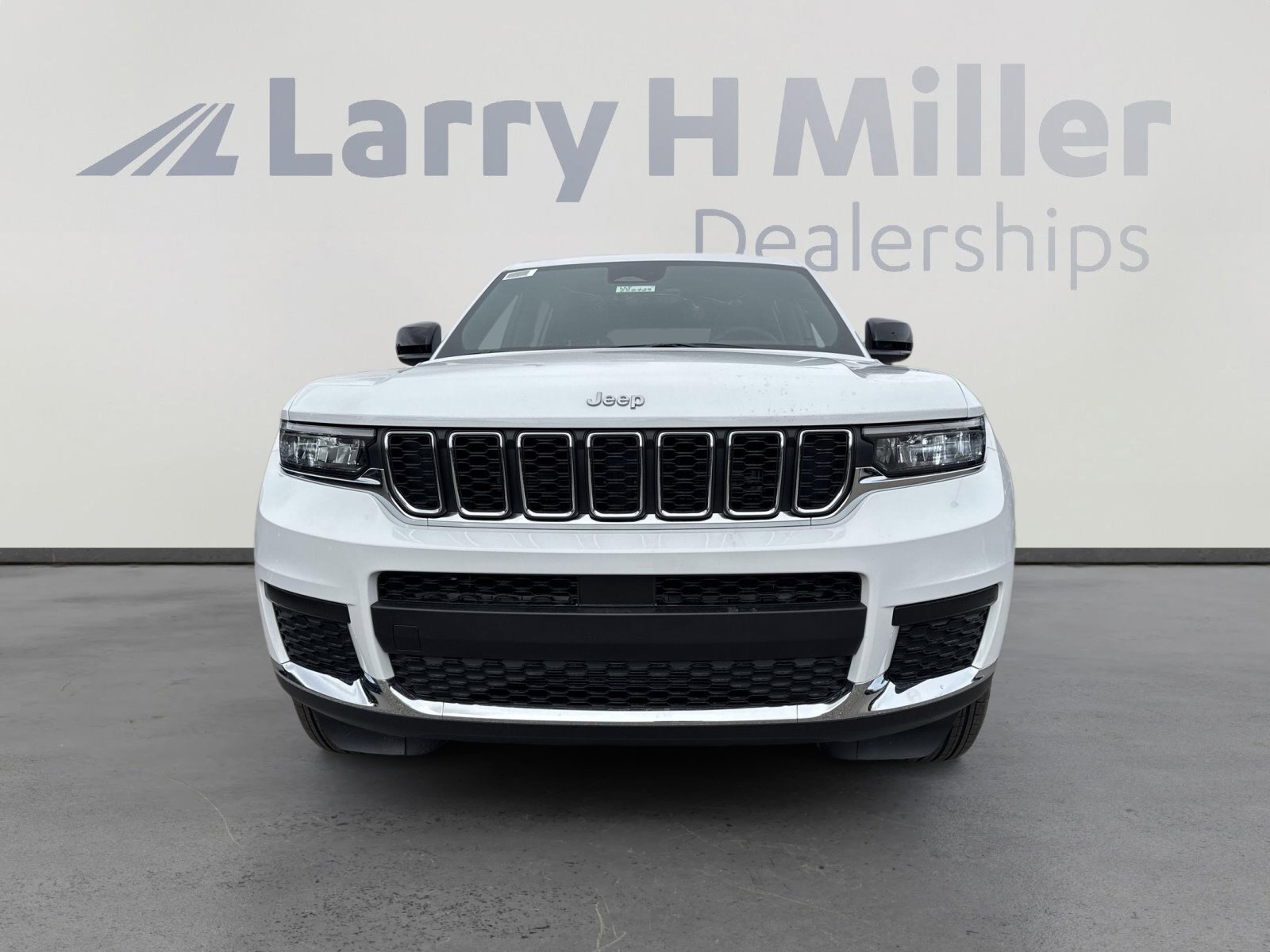 2025 Jeep Grand Cherokee Laredo X photo 3