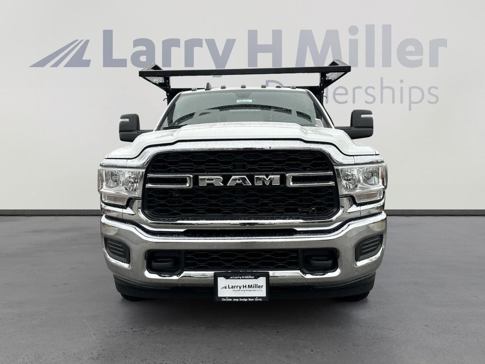 2024 Ram 3500 Tradesman photo 3