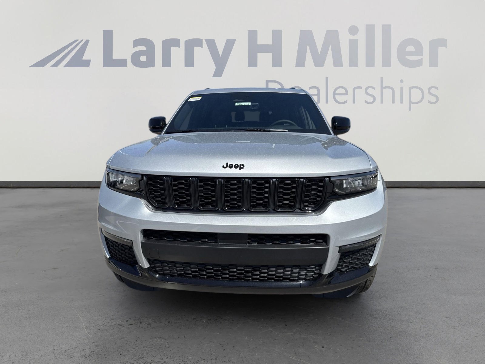 2025 Jeep Grand Cherokee Limited photo 3