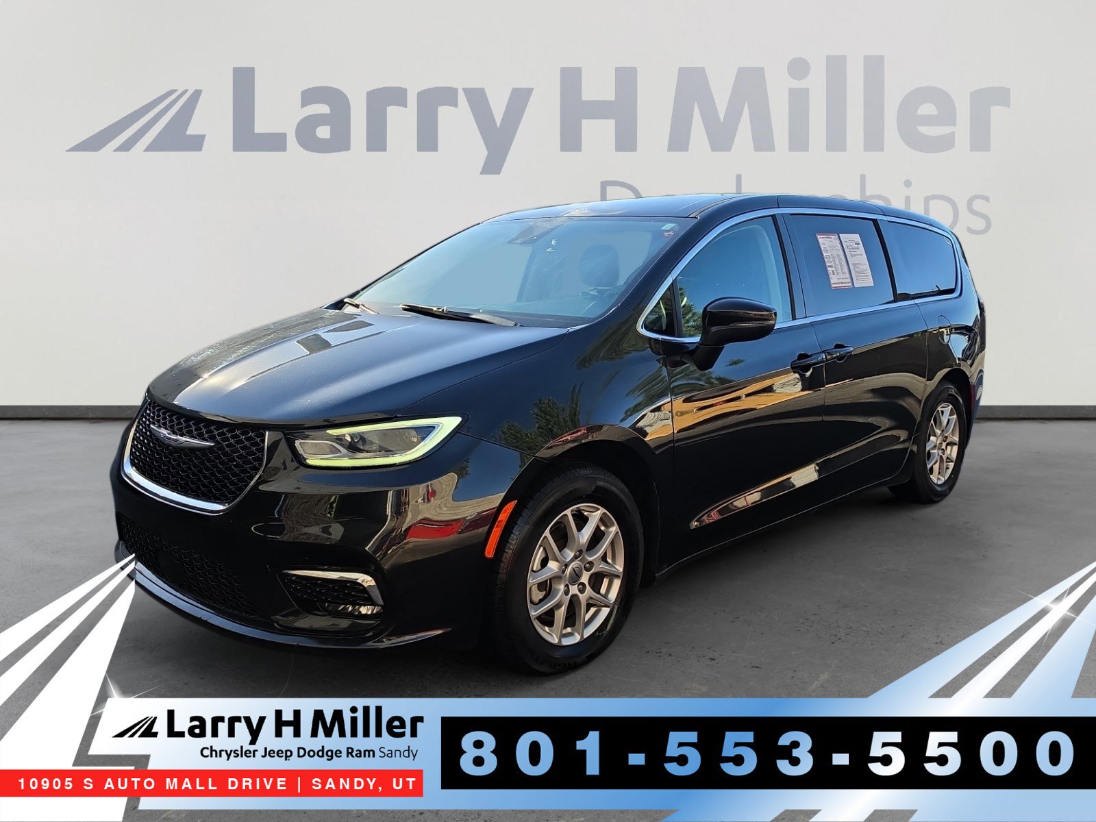 2023 Chrysler Pacifica Touring L's photo