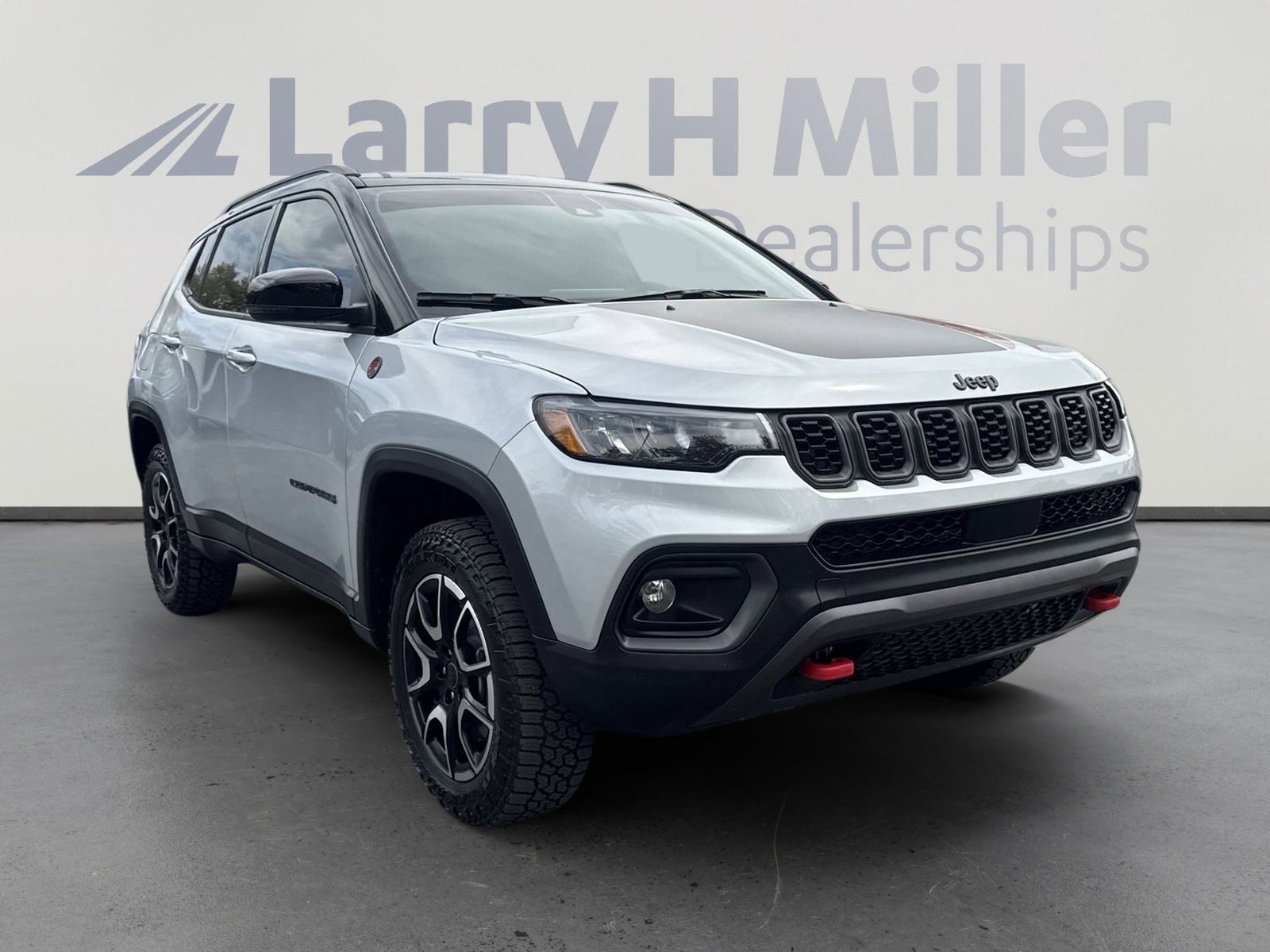 2025 Jeep Compass Trailhawk photo 2