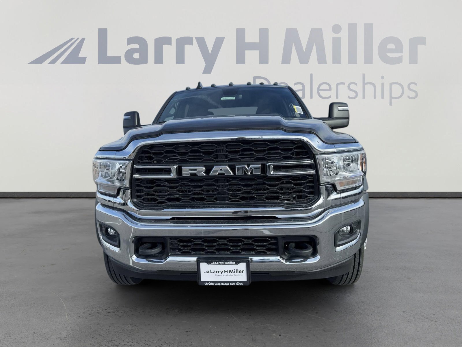 2024 Ram 5500 Tradesman photo 3