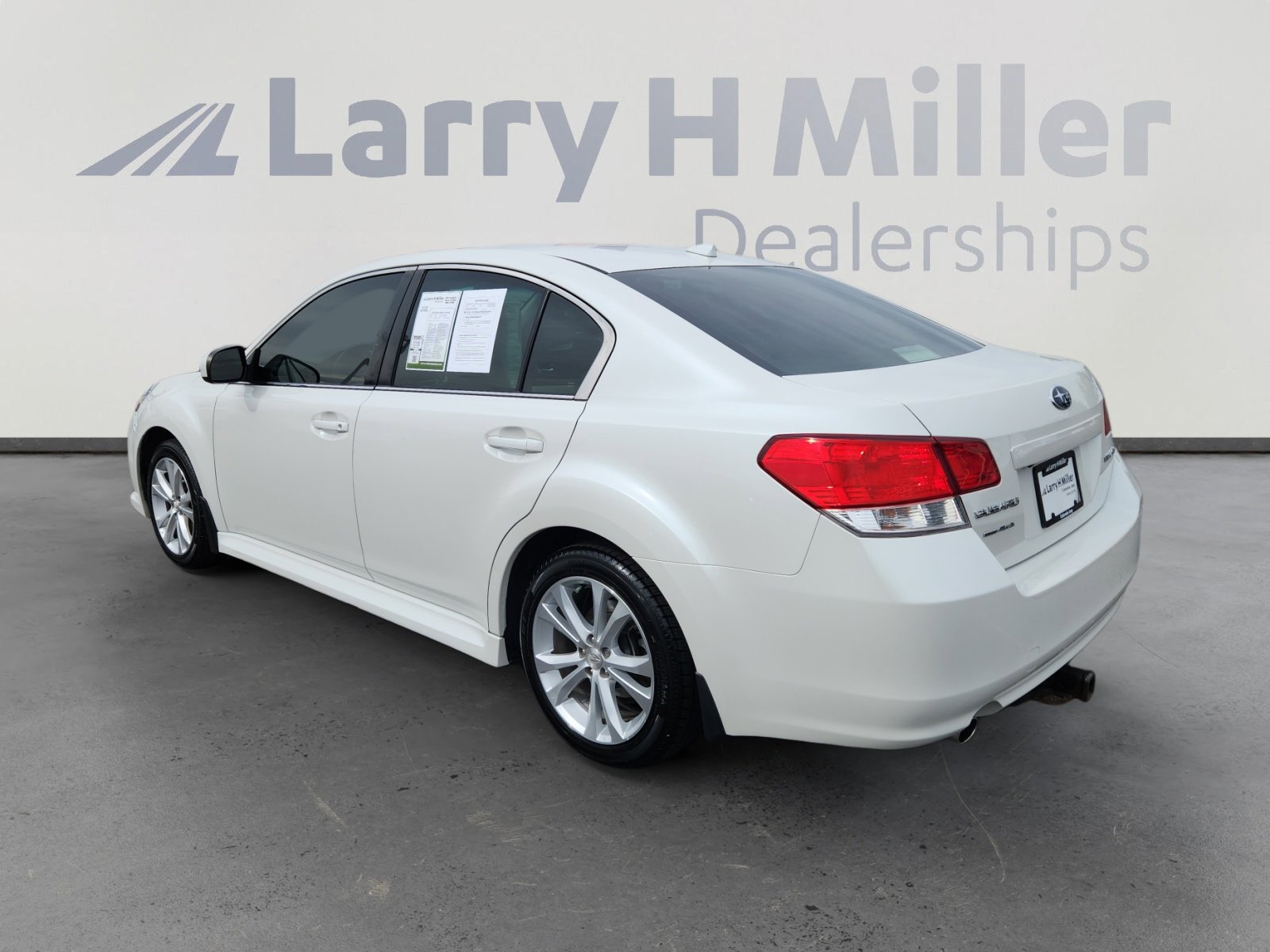 2014 Subaru Legacy 2.5i Limited photo 3