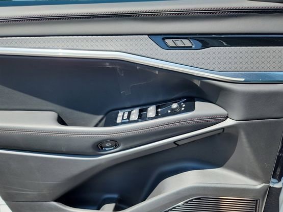 2025 Jeep Wagoneer S Limited - Photo 18