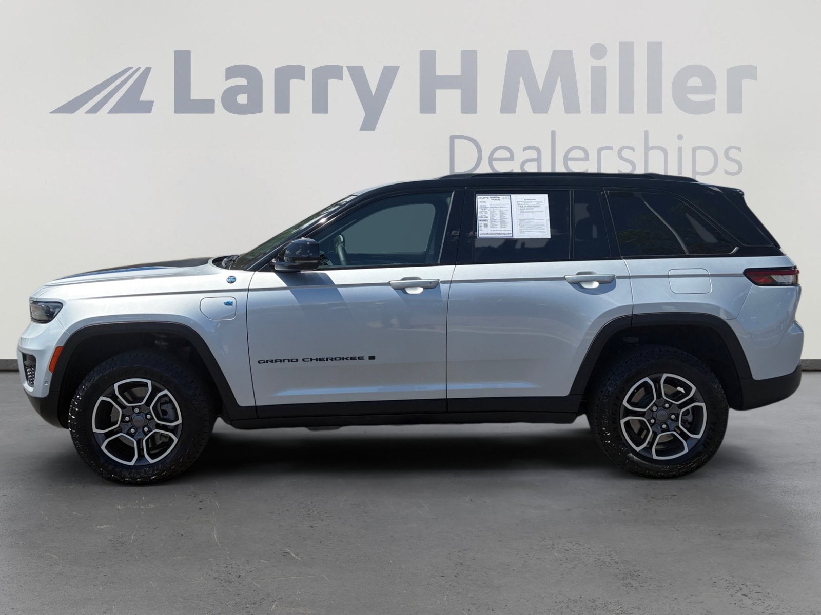 Used 2023 Jeep Grand Cherokee Trailhawk 4xe with VIN 1C4RJYC6XP8884401 for sale in Aurora, CO