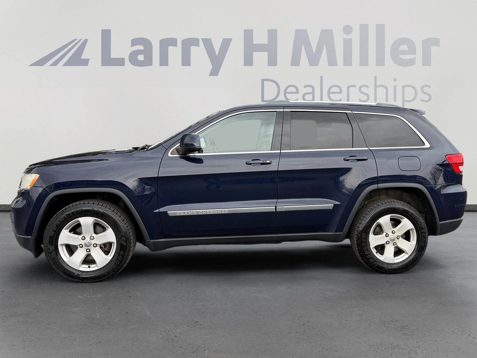 Used 2012 Jeep Grand Cherokee Laredo X with VIN 1C4RJFAT5CC260736 for sale in Aurora, CO