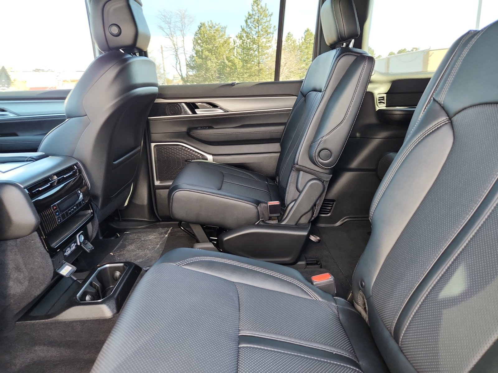 2025 Jeep Wagoneer Series II - Photo 22
