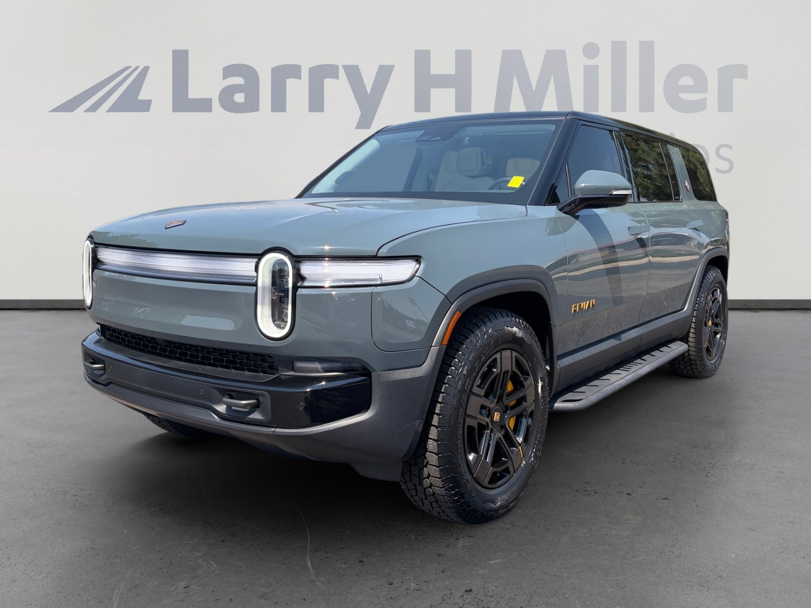 2025 Rivian R1S Ascend Tri Max's photo
