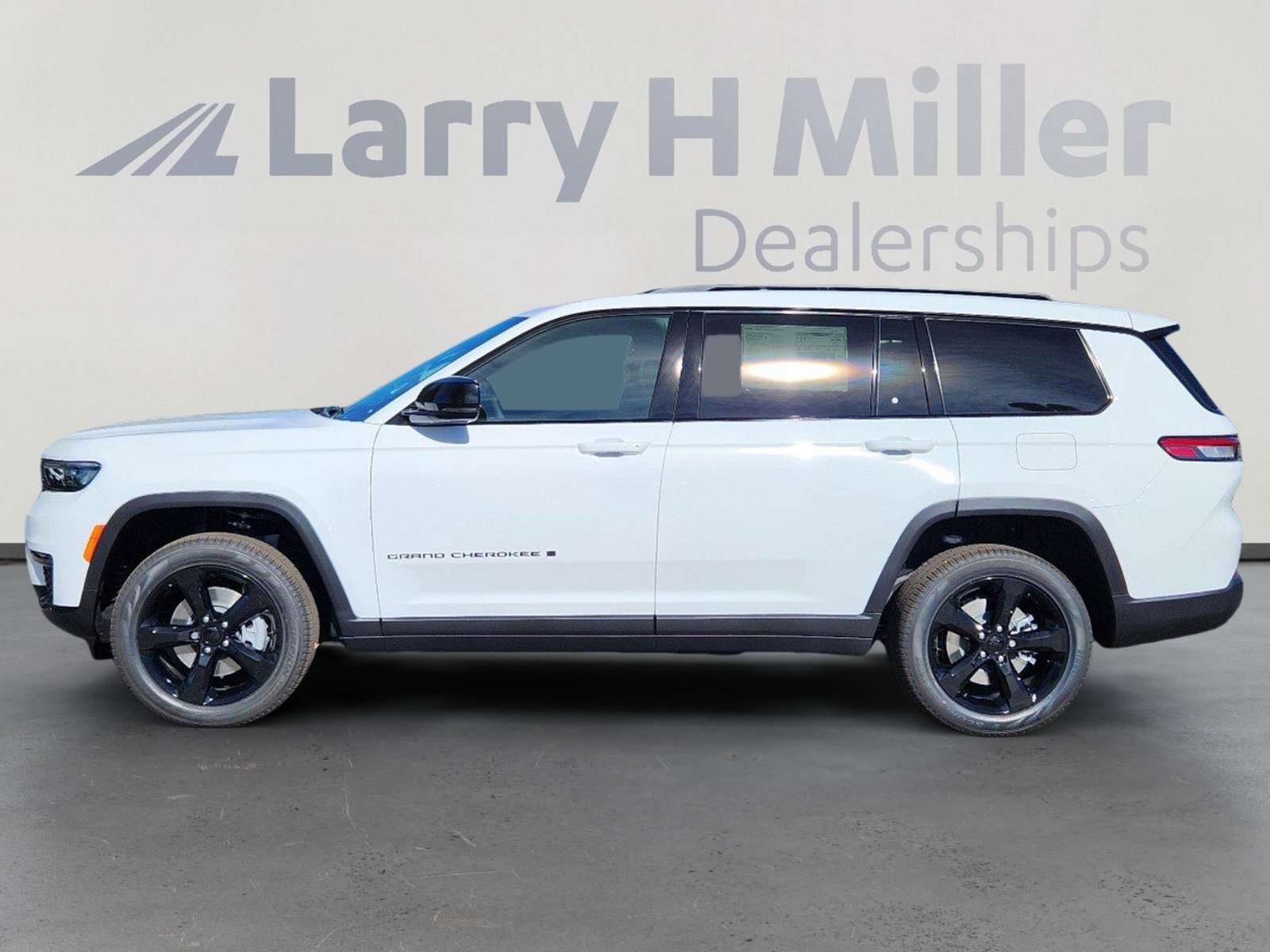 2025 Jeep Grand Cherokee Limited photo 2