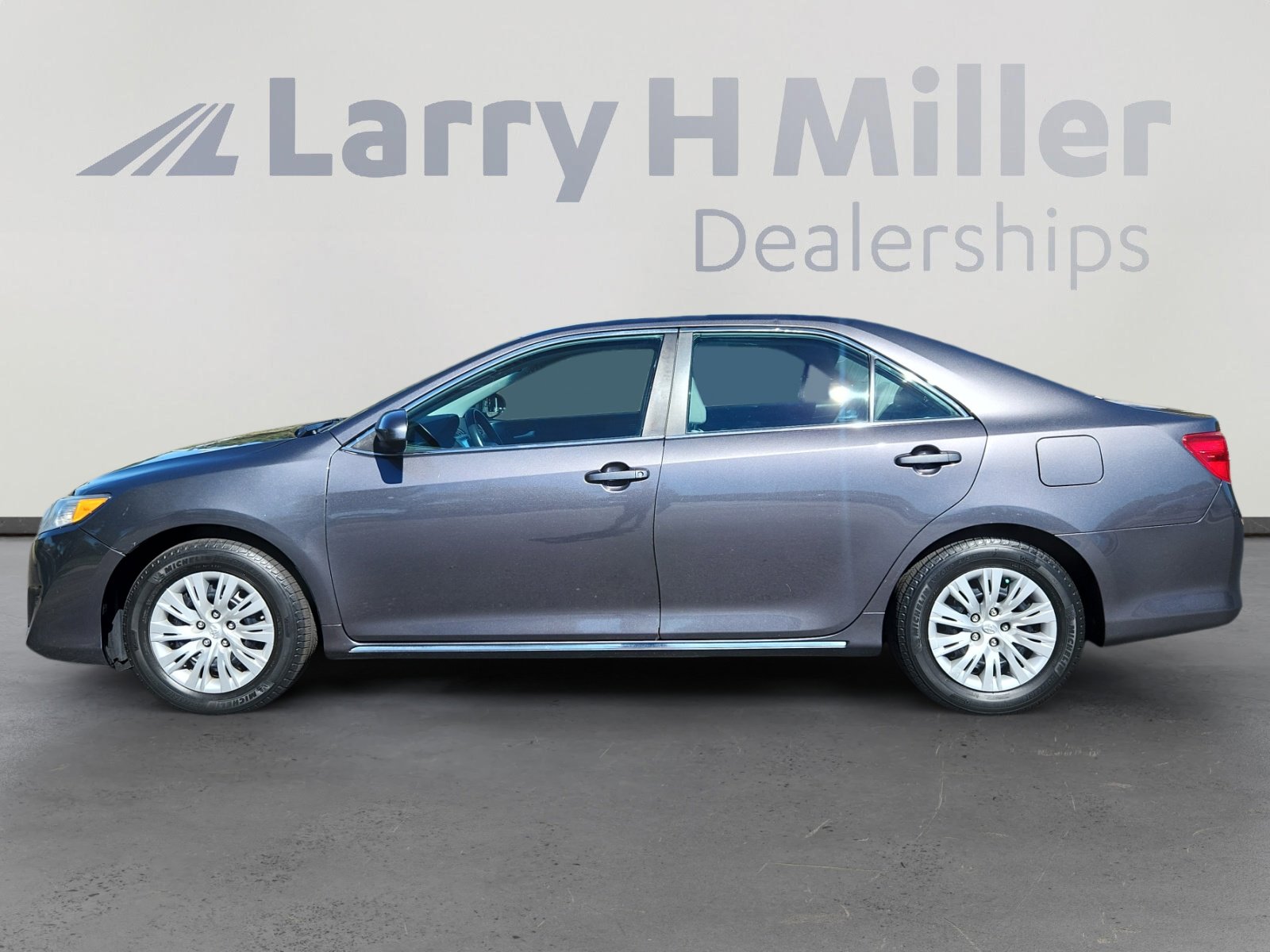 2014 Toyota Camry L photo 2