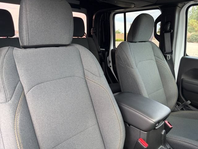 2025 Jeep Gladiator Willys - Photo 31