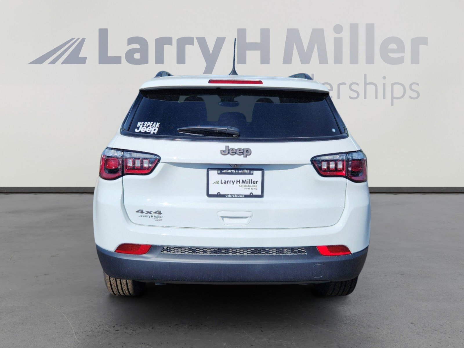 2025 Jeep Compass Latitude photo 3