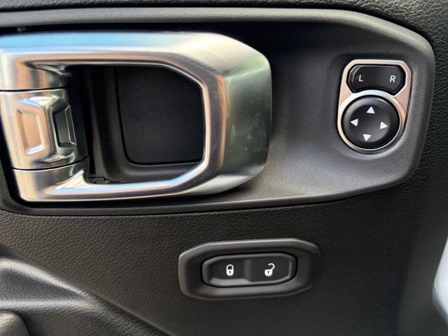 2025 Jeep Gladiator Willys - Photo 20