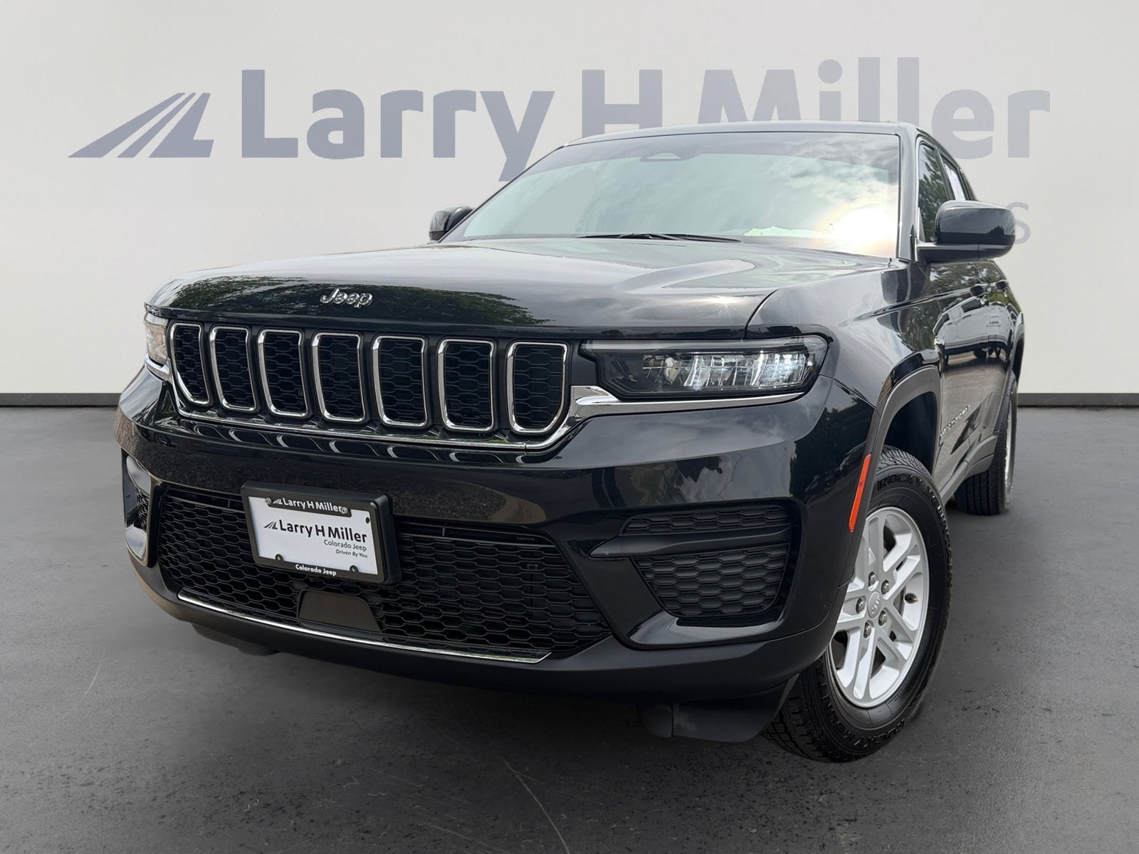 2023 Jeep Grand Cherokee Laredo 4x4's photo