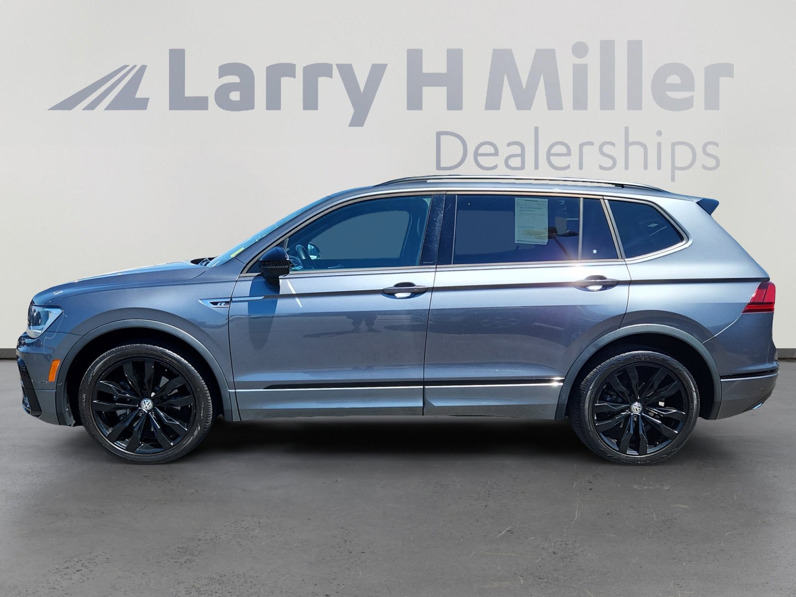 2021 Volkswagen Tiguan SE R-Line Black photo 2