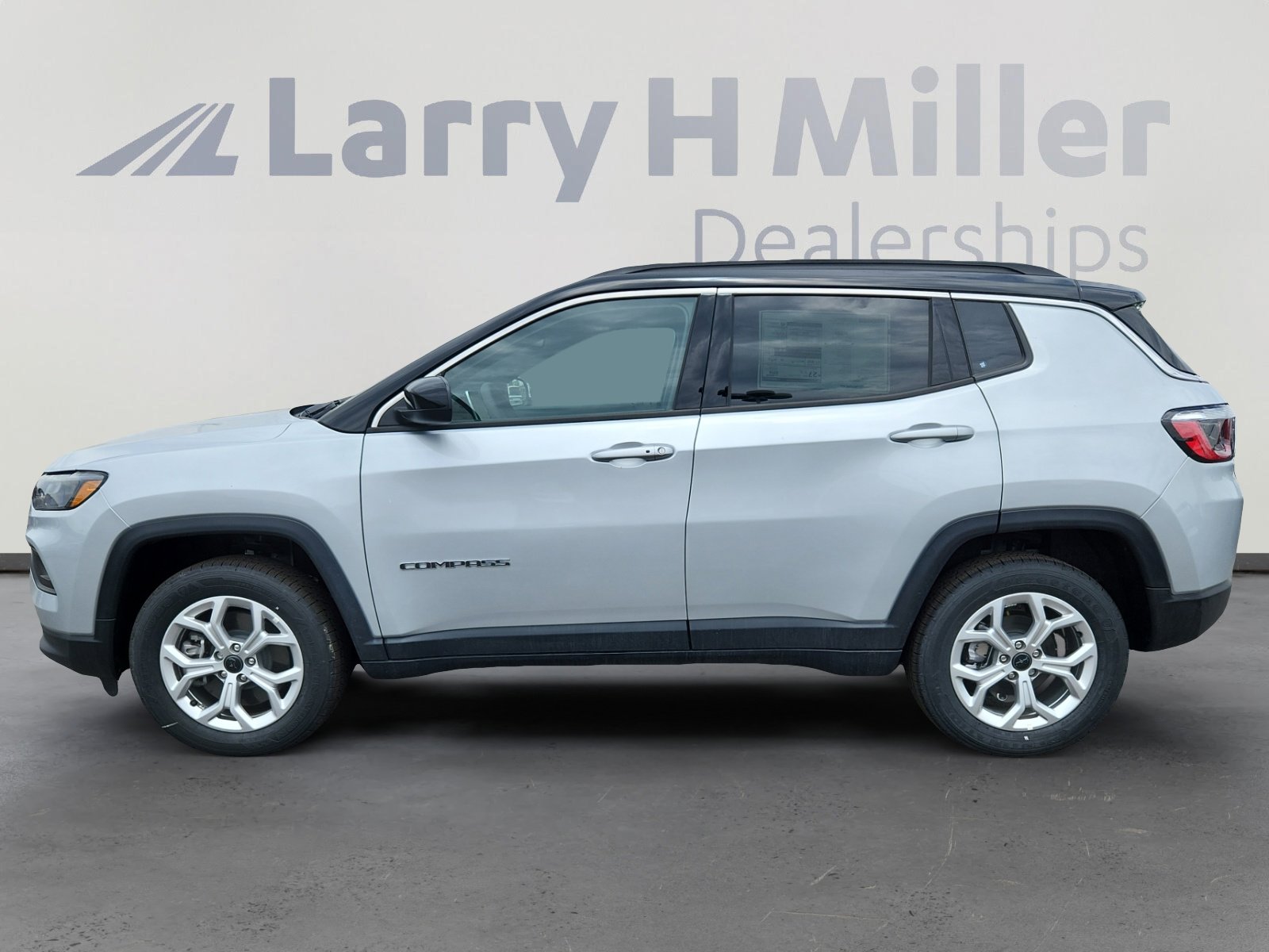 2025 Jeep Compass Latitude photo 2