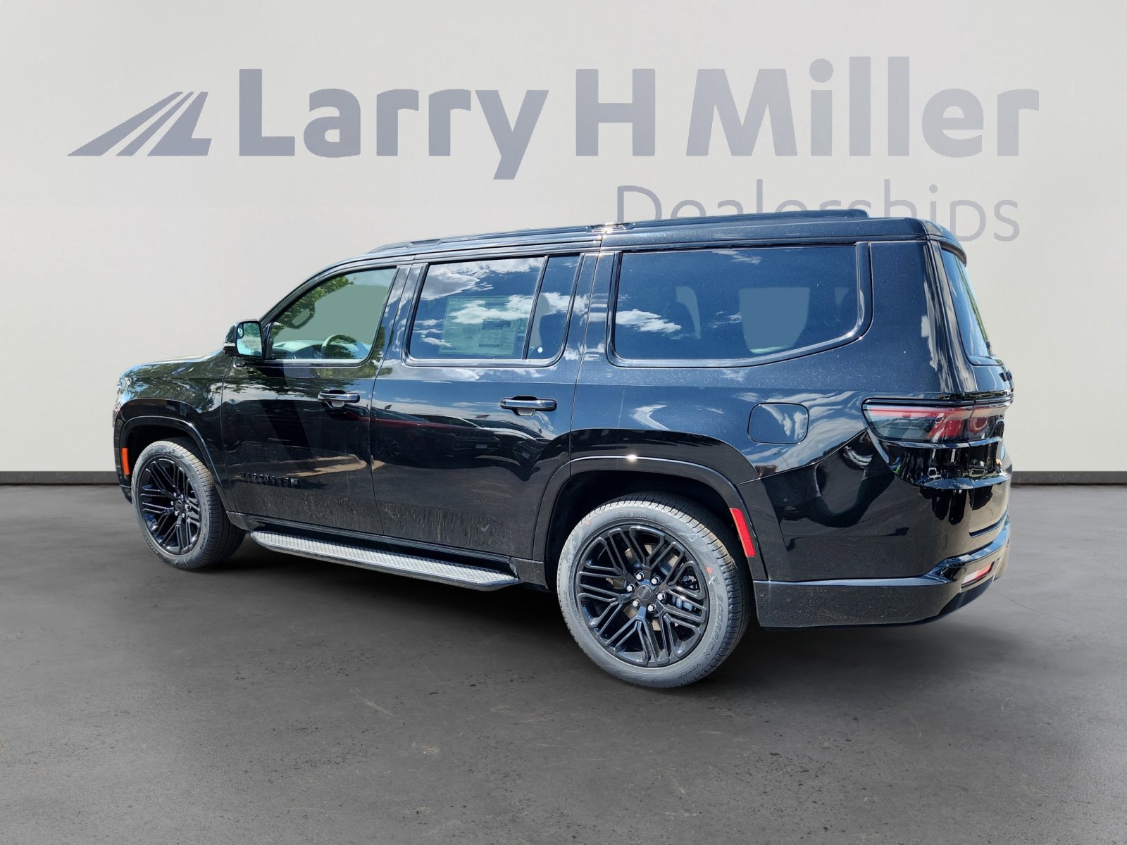 2025 Jeep Wagoneer Series II Carbide photo 3