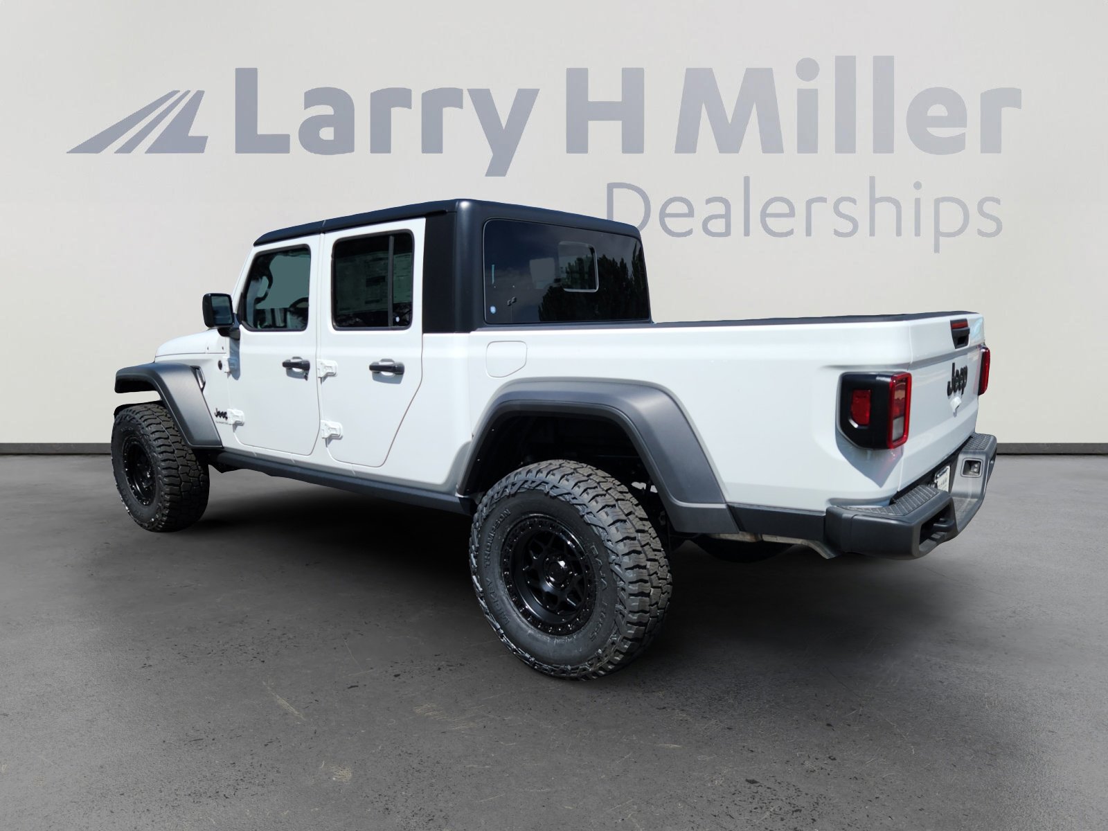 2025 Jeep Gladiator Sport S photo 3