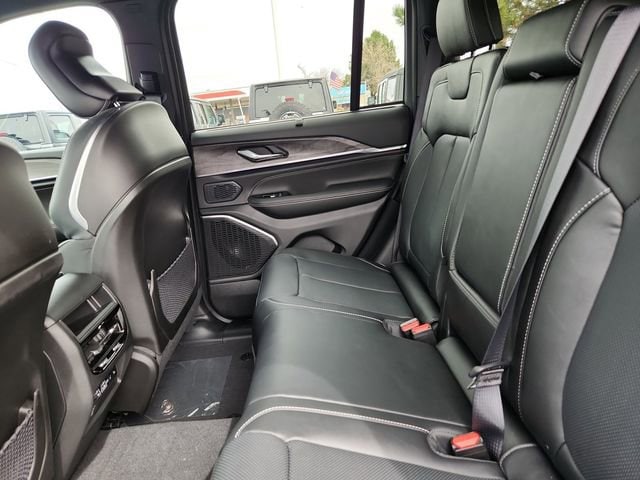 2025 Jeep Grand Cherokee Overland - Photo 22