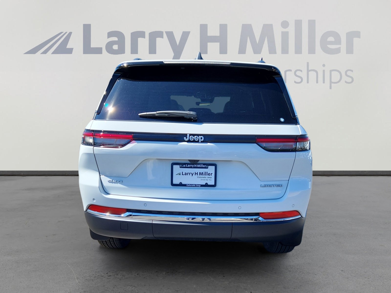 2025 Jeep Grand Cherokee Limited photo 3
