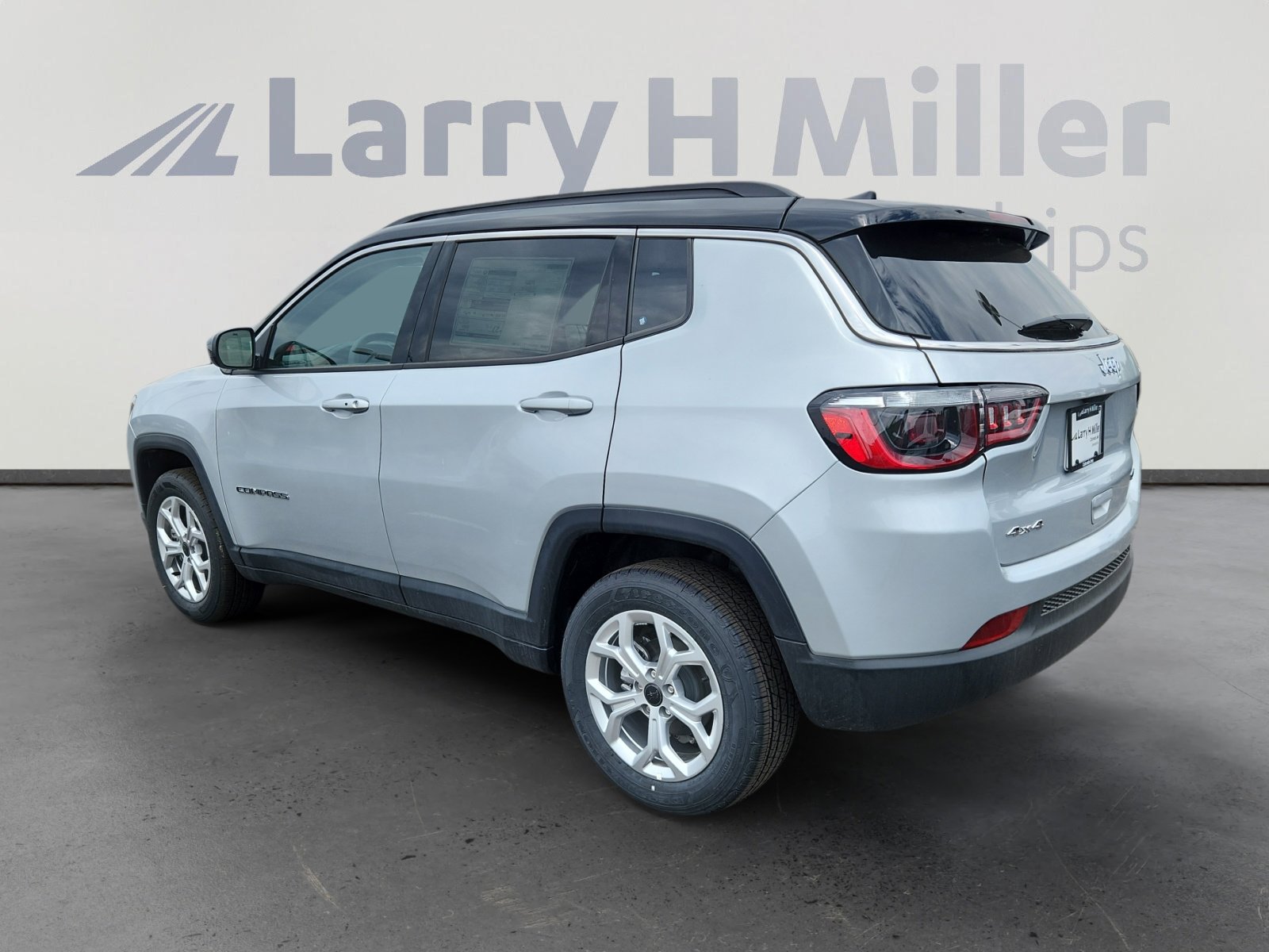 2025 Jeep Compass Latitude photo 3