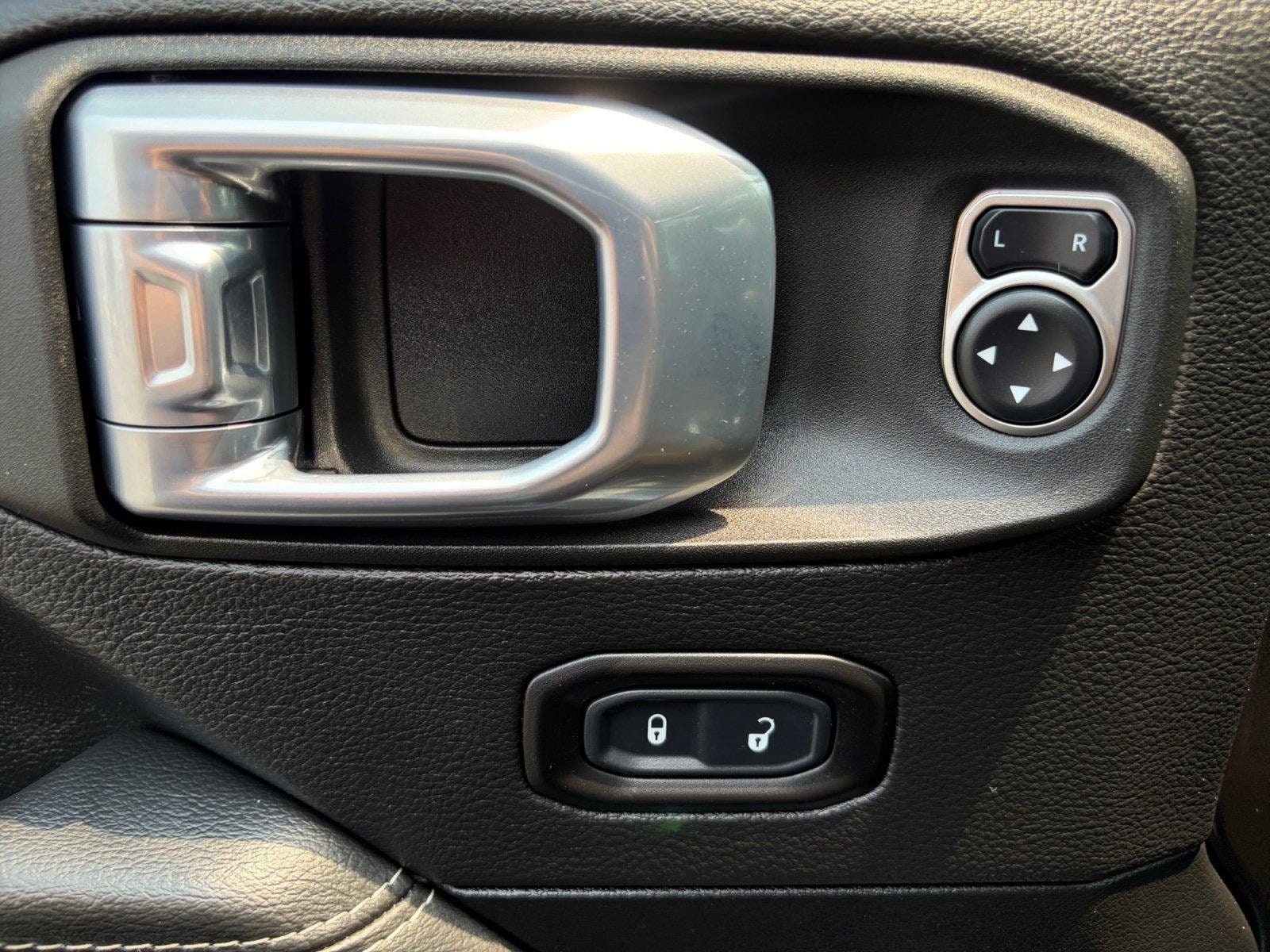 2021 Jeep Wrangler Unlimited Sahara 4XE - Photo 14