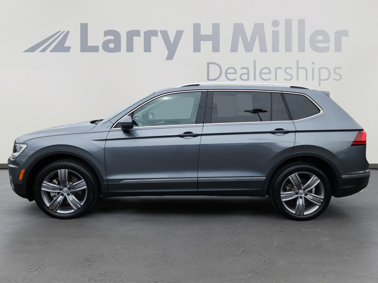 2021 Volkswagen Tiguan SEL photo 2