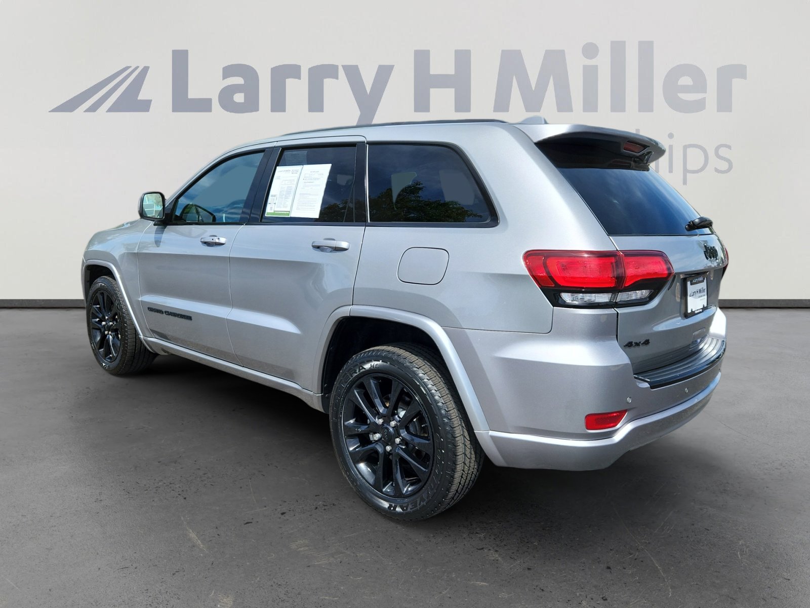 2018 Jeep Grand Cherokee Altitude photo 3